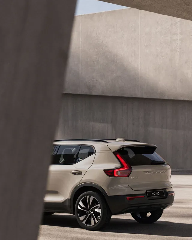 Volvo XC40 Mild Hybrid en vista exterior para móvil